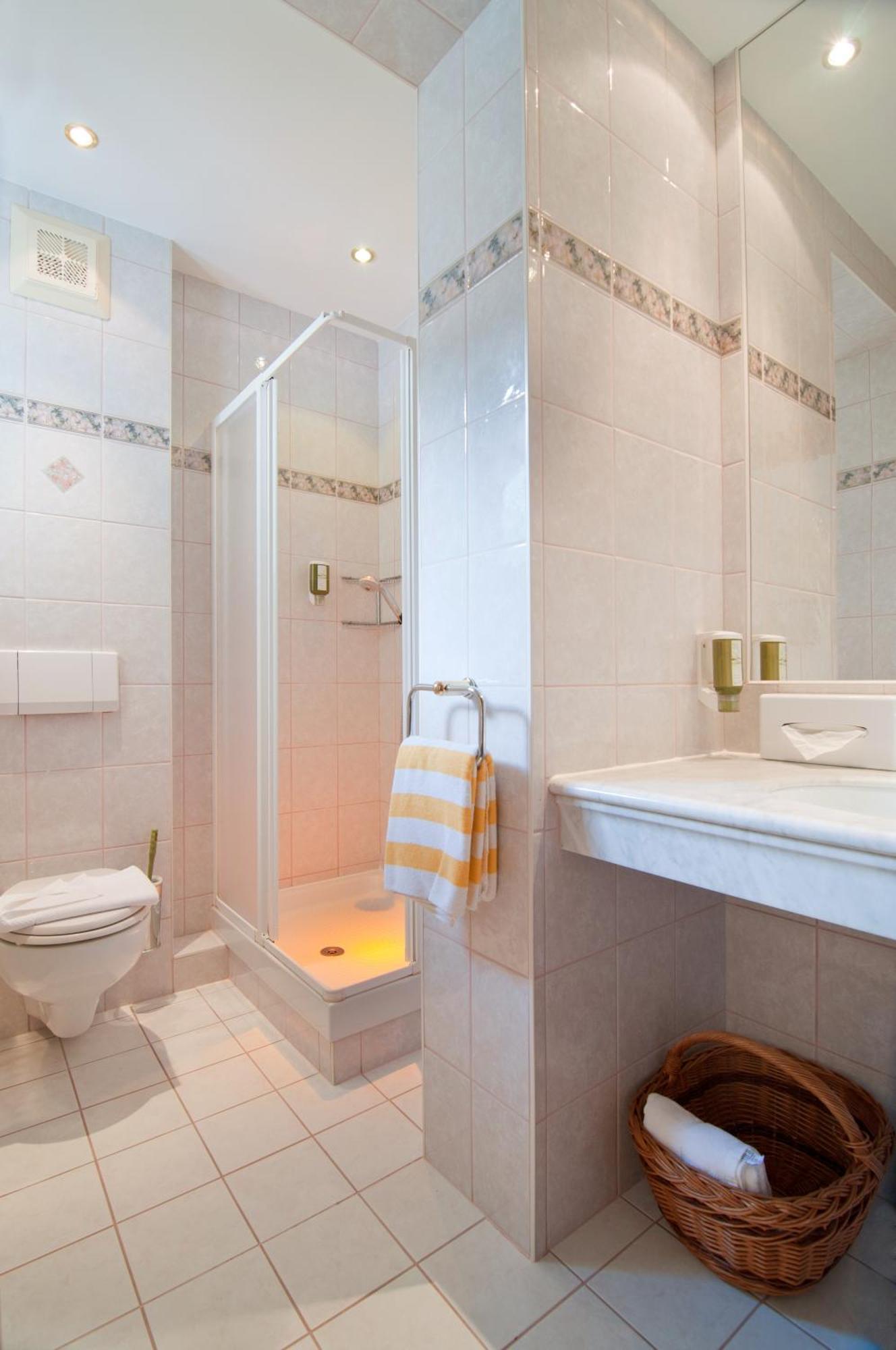 Family & Sporthotel Kaerntnerhof Bad Kleinkirchheim Ngoại thất bức ảnh