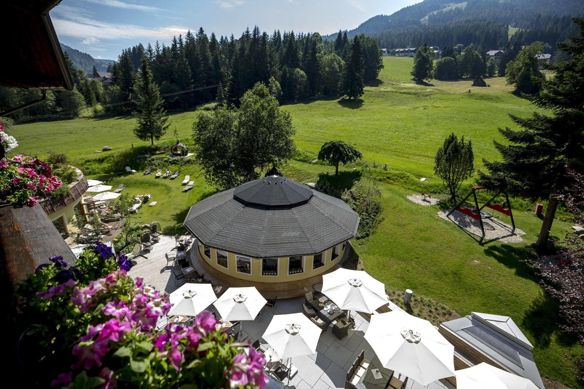 Family & Sporthotel Kaerntnerhof Bad Kleinkirchheim Ngoại thất bức ảnh