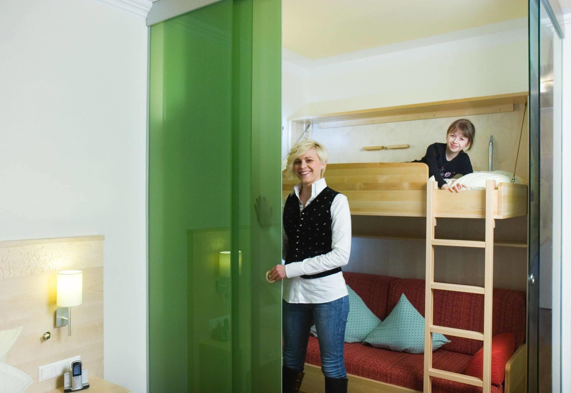 Family & Sporthotel Kaerntnerhof Bad Kleinkirchheim Ngoại thất bức ảnh