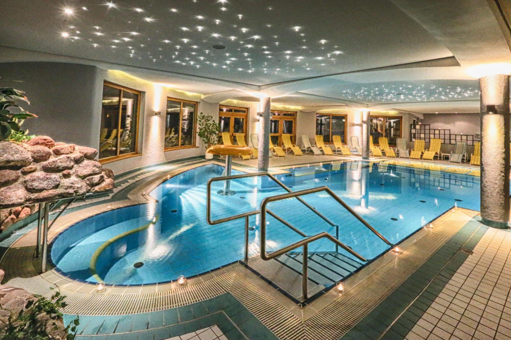 Family & Sporthotel Kaerntnerhof Bad Kleinkirchheim Ngoại thất bức ảnh